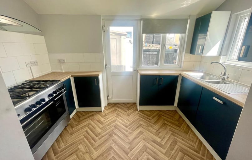 Chaddlewood Avenue, Lipson, Plymouth - Image 1